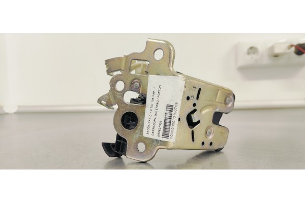 Recambio de cerradura maletero / porton para skoda rapid 1.6 tdi 105 fap referencia OEM IAM 8R0827505  