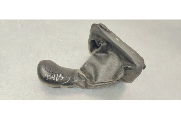 Recambio de pomo palanca cambio para skoda rapid 1.6 tdi 105 fap referencia OEM IAM 5JB711113F  