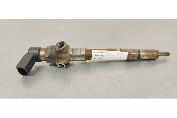 Recambio de inyector para seat leon (1p1) 1.6 tdi 105 fap referencia OEM IAM 03L130277B  