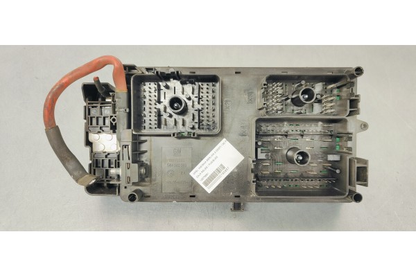 Recambio de caja reles / fusibles para opel insignia berlina 2.0cdti 130 fap referencia OEM IAM 13275881  