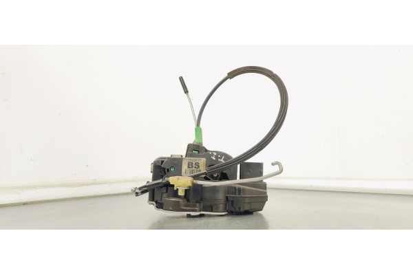 Recambio de cerradura puerta trasera izquierda para opel insignia berlina 2.0cdti 130 fap referencia OEM IAM 13503177  