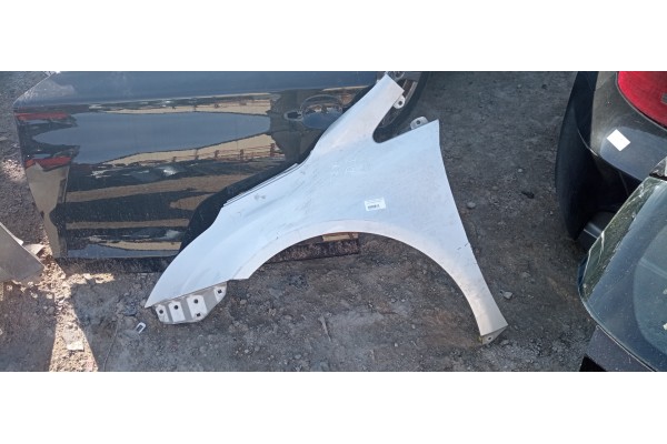 Recambio de aleta delantera izquierda para toyota avensis (t27) 2.2d-cat 150 fap referencia OEM IAM   