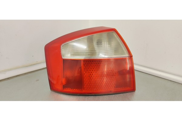 Recambio de piloto trasero izquierdo para audi a4 berlina (8e) 1.9 tdi (96kw) referencia OEM IAM 153929  