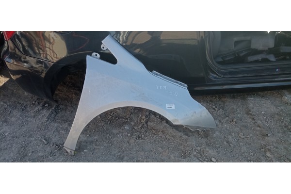 Recambio de aleta delantera derecha para toyota avensis (t27) 2.2d-cat 150 fap referencia OEM IAM   