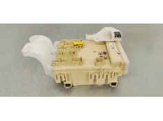 Recambio de caja reles / fusibles para toyota auris 1.6 i 132 referencia OEM IAM 8273012X70A  