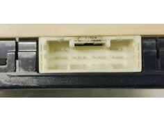 Recambio de caja reles / fusibles para toyota auris 1.6 i 132 referencia OEM IAM 8273012X70A  