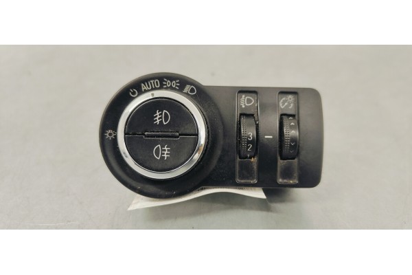 Recambio de mando luces para opel insignia berlina 2.0cdti 130 fap referencia OEM IAM 13268702  