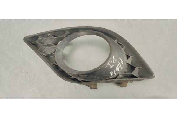 Recambio de moldura antiniebla izquierda para skoda fabia combi (5j5) 1.6 tdi 90 fap referencia OEM IAM 5J0807367B  