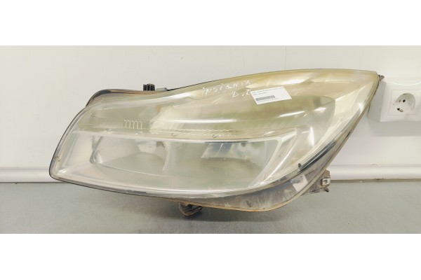 Recambio de faro izquierdo para opel insignia berlina 2.0cdti 130 fap referencia OEM IAM   