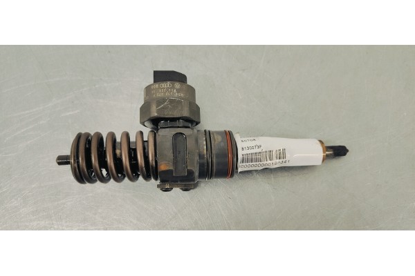 Recambio de inyector para volkswagen golf iv berlina (1j1) 1.9 tdi referencia OEM IAM 038130073F  