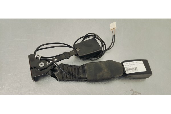 Recambio de enganche cinturon trasero central para peugeot 3008 1.6 hdi 112 fap referencia OEM IAM 9681985380  