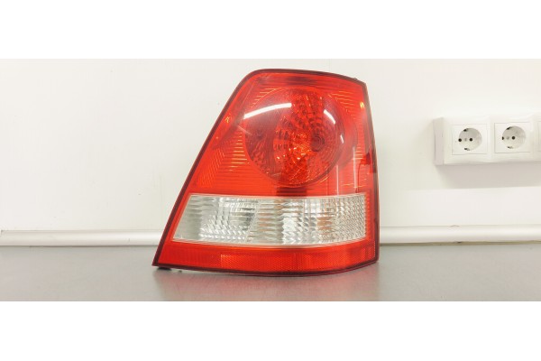 Recambio de piloto trasero derecho para kia sorento 2.5 crdi ex referencia OEM IAM   