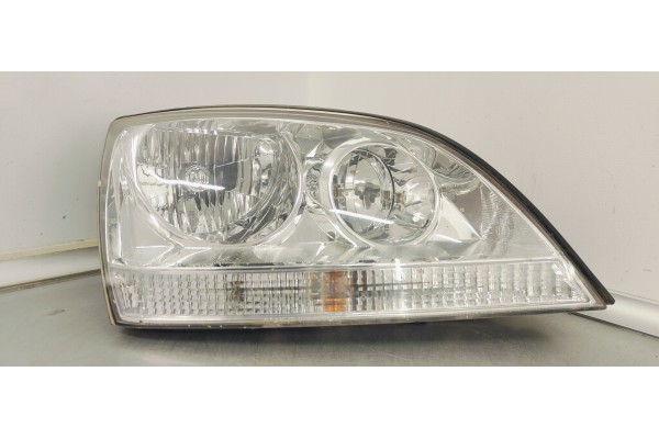 Recambio de faro derecho para kia sorento 2.5 crdi ex referencia OEM IAM   