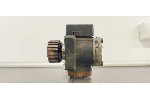 Recambio de bomba inyeccion para seat ibiza iv berlina 1.6 tdi 90 fap referencia OEM IAM 03L130755E  