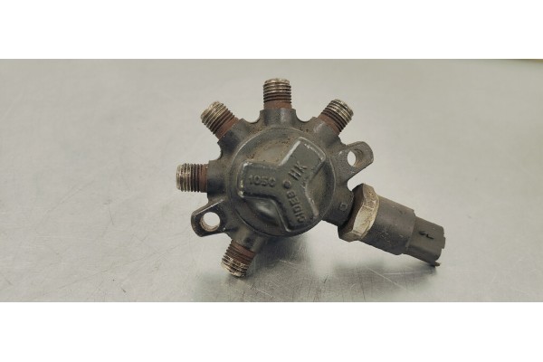 Recambio de rampa inyectora para renault megane ii berlina 5p confort dynamique referencia OEM IAM 8200057345  