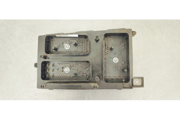 Recambio de caja reles / fusibles para opel astra h ber. edition referencia OEM IAM 13206754  