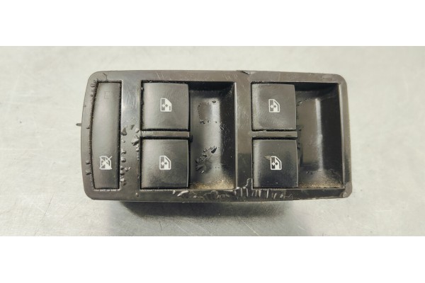 Recambio de mando elevalunas delantero izquierdo para opel insignia berlina 2.0cdti 130 fap referencia OEM IAM 13301743  