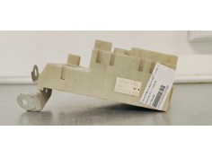 Recambio de caja reles / fusibles para toyota rav 4 (a2) 2.0 d4d 115 4x4 referencia OEM IAM 8273342081  
