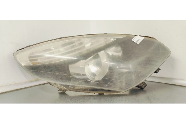 Recambio de faro derecho para renault scenic iii 1.9 dci 130 referencia OEM IAM 260100023R  