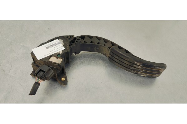 Recambio de pedal acelerador para renault scenic iii 1.9 dci 130 referencia OEM IAM 180020024R  
