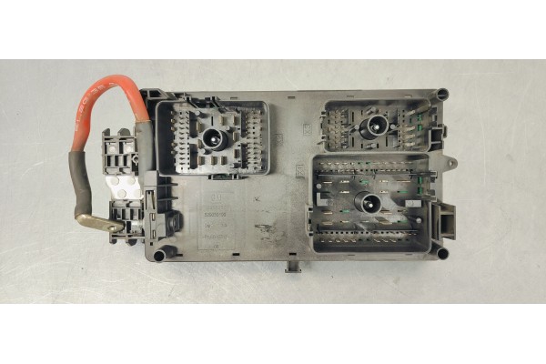 Recambio de caja reles / fusibles para opel insignia berlina 2.0cdti 130 fap referencia OEM IAM 13343479  