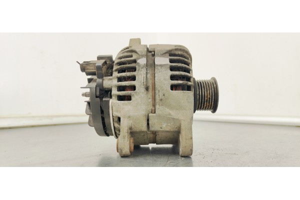 Recambio de alternador para renault scenic iii 1.9 dci 130 referencia OEM IAM 8200660041B  