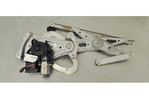 Recambio de elevalunas trasero derecho para renault scenic iii 1.9 dci 130 referencia OEM IAM 827303178R  