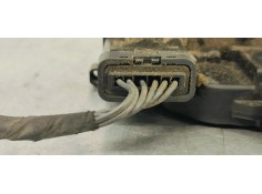 Recambio de cerradura puerta trasera derecha para renault scenic iii 1.9 dci 130 referencia OEM IAM 825020033R  