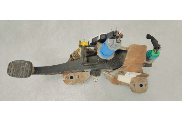Recambio de pedal embrague para renault scenic iii 1.9 dci 130 referencia OEM IAM 465030038R  