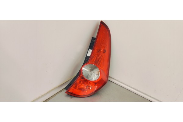 Recambio de piloto trasero derecho para opel agila b 1.2i 85 referencia OEM IAM   