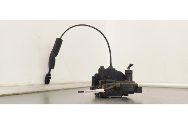 Recambio de cerradura puerta delantera derecha para renault scenic iii 1.9 dci 130 referencia OEM IAM 805020006R  
