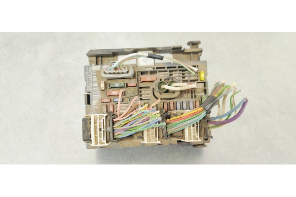 Recambio de caja reles / fusibles para citroen c4 picasso 1.6hdi 112 fap referencia OEM IAM 9675877980  