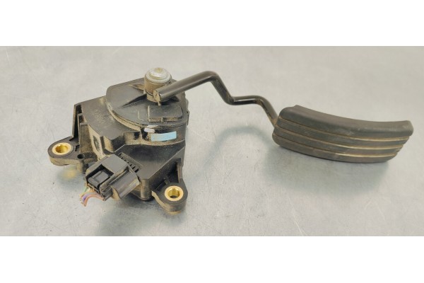 Recambio de pedal acelerador para renault clio iii 1.5dci 85 referencia OEM IAM 8200297342A  