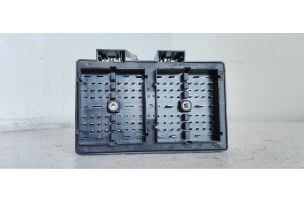 Recambio de caja reles / fusibles para chevrolet captiva 2.0 vcdi ltx referencia OEM IAM 96821082  