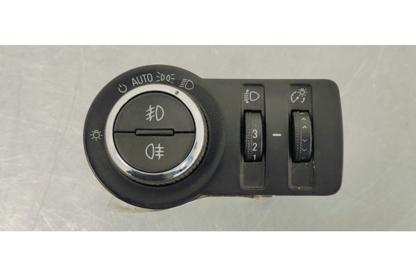 Recambio de mando luces para opel insignia berlina 2.0cdti 130 fap referencia OEM IAM 13268702  