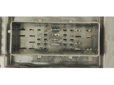 Recambio de caja reles / fusibles para opel insignia berlina 2.0cdti 130 fap referencia OEM IAM 13277318  