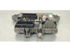 Recambio de caja reles / fusibles para opel insignia berlina 2.0cdti 130 fap referencia OEM IAM 13277318  