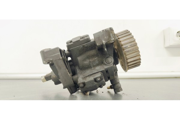 Recambio de bomba inyeccion para renault scenic ii 1.5dci 105 referencia OEM IAM 8200430599  