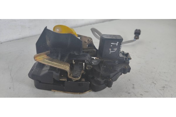 Recambio de cerradura puerta trasera derecha para kia carens 2.0 crdi ex monovolumen referencia OEM IAM   