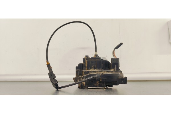 Recambio de cerradura puerta delantera derecha para renault clio iii 1.5dci 85 referencia OEM IAM 300125E  