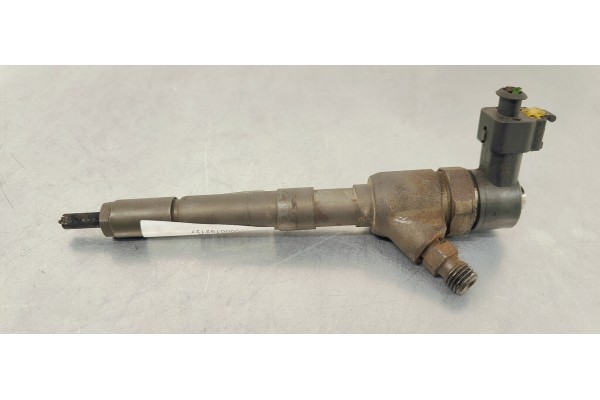 Recambio de inyector para opel corsa c referencia OEM IAM 0445110083  