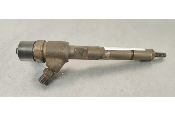 Recambio de inyector para opel corsa c referencia OEM IAM 0445110083  