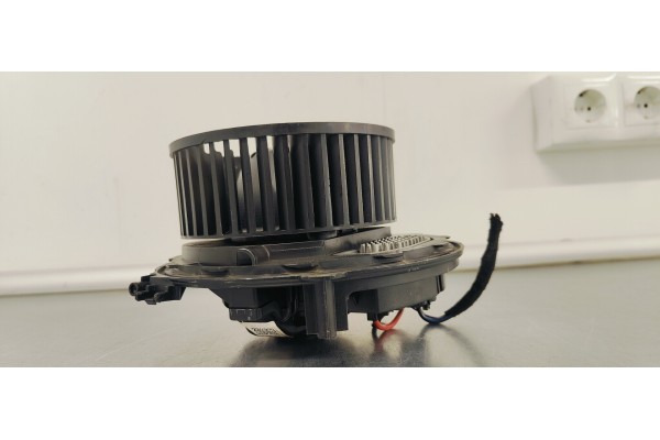 Recambio de ventilador calefaccion para skoda octavia lim. (5e3) 1.0 tsi 115 fap referencia OEM IAM 5WB819015  