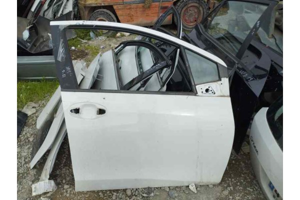 Recambio de puerta delantera derecha para toyota yaris 1.5 i 112 referencia OEM IAM   