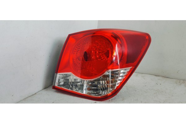 Recambio de piloto trasero derecho para chevrolet cruze 1.6 i 113 referencia OEM IAM E1312414  