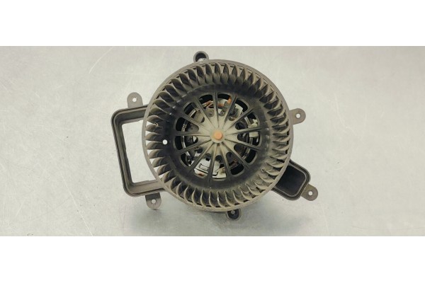 Recambio de ventilador calefaccion para peugeot 5008 1.6 hdi 115 fap referencia OEM IAM T3953002  