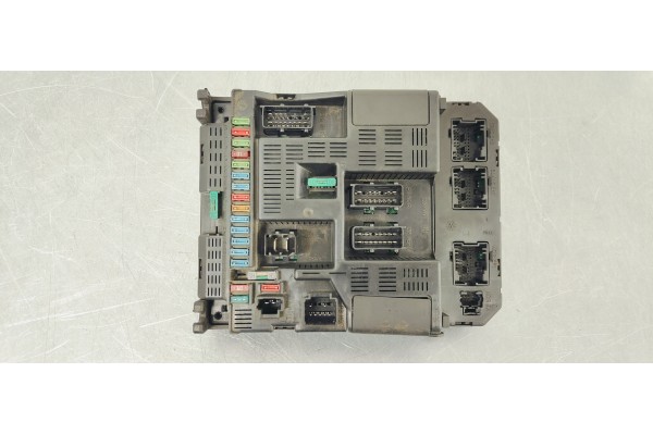 Recambio de caja reles / fusibles para peugeot 307 (s1) xr clim referencia OEM IAM 9636760580E  