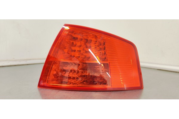 Recambio de piloto trasero derecho para audi a8 (4e2) referencia OEM IAM 4E0945096C  