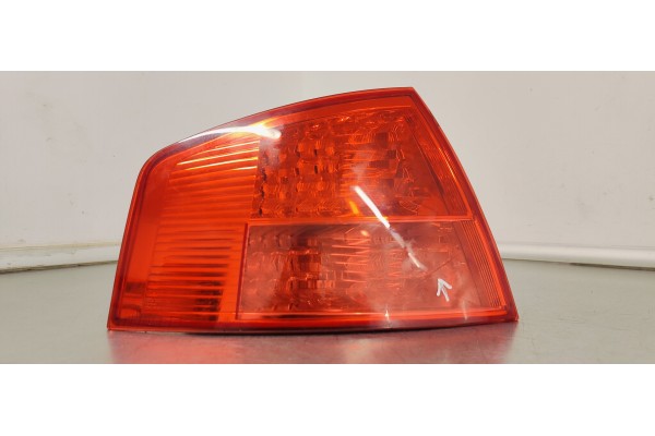 Recambio de piloto trasero izquierdo para audi a8 (4e2) referencia OEM IAM 4E0945095C  