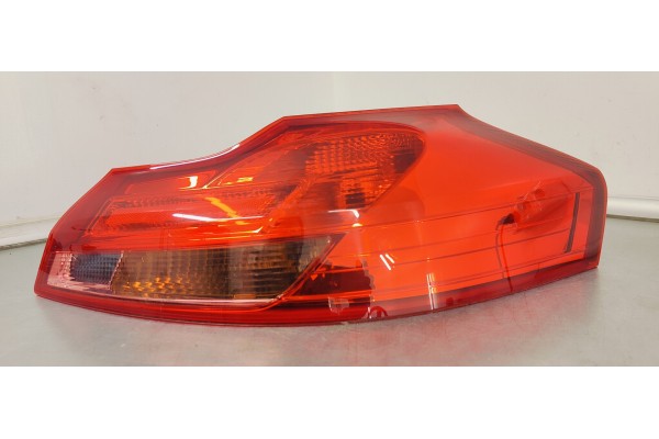 Recambio de piloto trasero derecho para opel insignia sports tourer edition referencia OEM IAM 13226857  